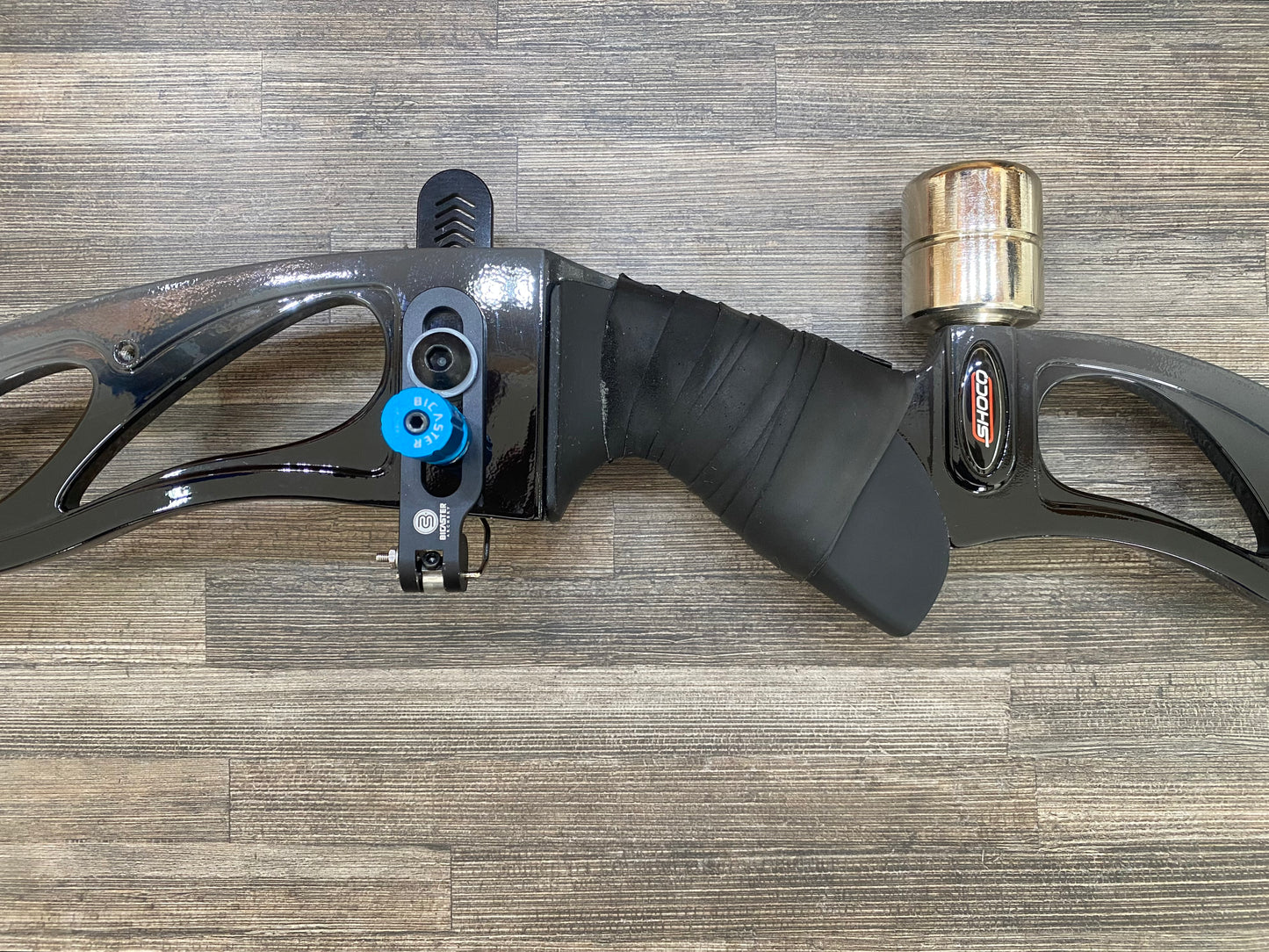 (Used) Shocq Barebow Archery Kit RH 68" 22# with accessories